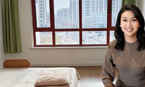 Ngoài 40 tuổi, người phụ nữ sống trong căn nhà gần như trống rỗng và đây là lý do