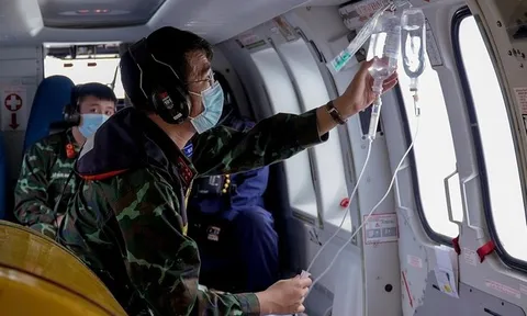 Trực thăng bay xuyên đêm đưa nam thanh niên hôn mê từ Trường Sa về đất liền cứu chữa