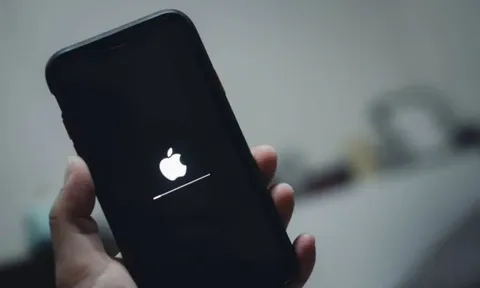 Người dùng iPhone cần khởi động lại ngay lập tức!