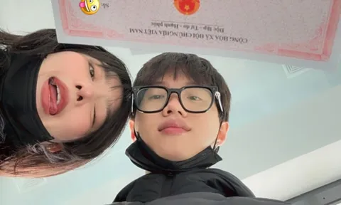 1 nam rapper Việt và quản lý đăng ký kết hôn