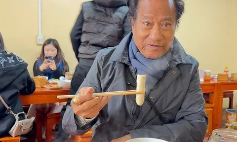 Người dân H'Mong ở Hà Giang gặp Chế Linh: "50 năm qua em đã nghe danh bác"