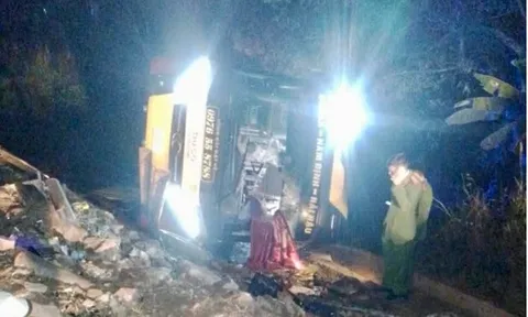 Tai nạn thảm khốc trên Quốc lộ 6, 4 người tử vong tại chỗ