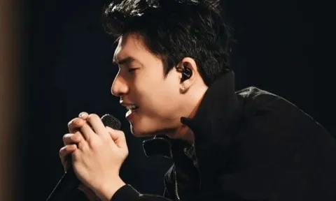 Hieuthuhai, Phùng Khánh Linh được fan bao vây ở Đông Anh