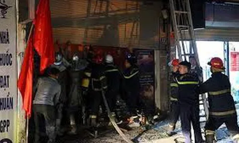 Cháy cơ sở massage ngõ 349 Minh Khai, cứu 1 người mắc kẹt