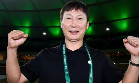 "Đột nhập" phòng thay đồ, nghe HLV Kim Sang-sik "truyền lửa" cho U23 Việt Nam quyết thắng Trung Quốc đêm nay