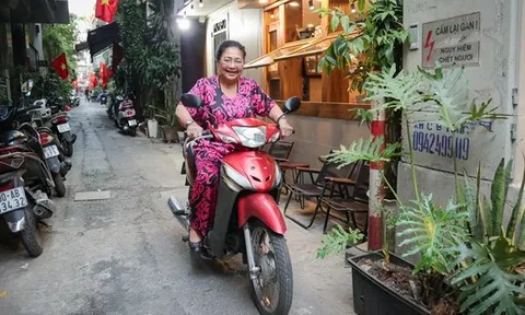 Nữ NSƯT ở nhà phố cổ, 81 tuổi vẫn có nhiều người muốn theo đuổi