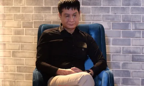 Đạo diễn Lê Hoàng bật khóc nức nở