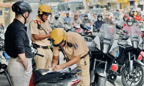 Mức phạt tiền khi dừng, đỗ xe máy trên vỉa hè trái phép năm 2026