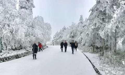 Khách Việt bị cấm mặc áo hoa lên núi khi du lịch Trung Quốc, nghe lý do xong không ai dám trái lời