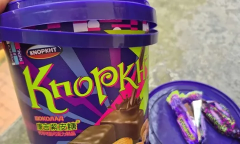 'Hàng xách tay' tràn lan cửa khẩu