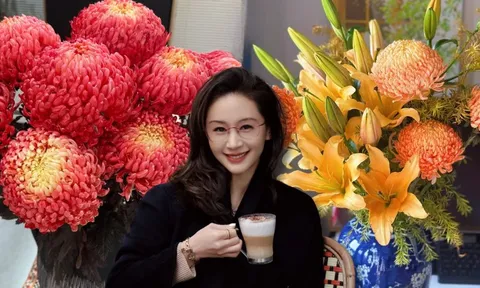 Chi hơn 300k rước bình hoa "khổng lồ" về nhà: Loài hoa định nghĩa lại hai chữ "phú quý" cho phòng khách ngày xuân