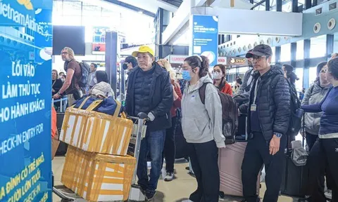 "Cháy vé" nhiều đường bay Tết từ TPHCM đi miền Trung, miền Bắc