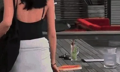 Mỹ nhân sở hữu 96 bất động sản cuốn gói khỏi showbiz, không dám ngẩng mặt nhìn đời vì gây tội lỗi động trời