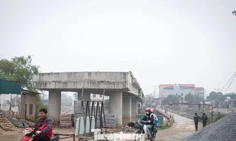 Hà Nội: Dự án cầu dừng thi công hơn nửa năm do vướng mặt bằng
