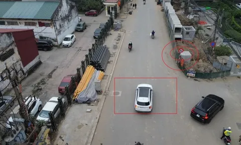 Hà Nội: Biển cấm ô tô xuất hiện giữa tuyến Nguyễn Tuân, tài xế lo 'dính' phạt nguội