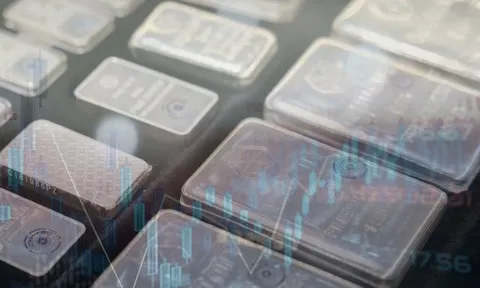 Bán chứng khoán để 'đu đỉnh' bạc giá hơn 120 triệu đồng/kg, tôi phải làm gì bây giờ?