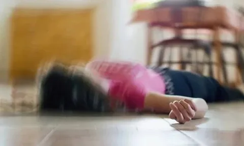 Đánh pickleball giữa trời lạnh, người phụ nữ đổ gục vì quên làm "điều quan trọng"