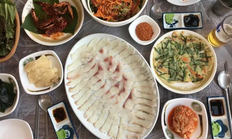 Khách Việt lặn lội sang tận Hàn Quốc để thử món đặc sản hot trên phim, nhưng "đời không như mơ"