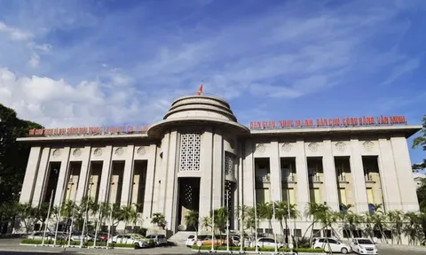 Lãi suất qua đêm LNH tăng vọt lên 17%, Ngân hàng Nhà nước triển khai gói hỗ trợ thanh khoản lớn kỷ lục