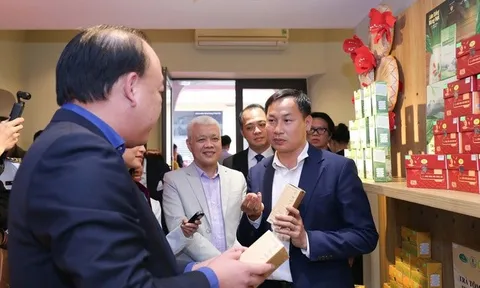 Khai mạc không gian trưng bày, livestream “Sức sống hàng Việt”