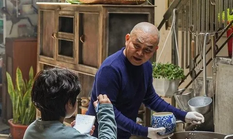 Vua hài đất Bắc bị 1 người phụ nữ gọi mẹ xưng con: Tôi nói luôn "con hơn tuổi mẹ, 60 rồi"