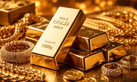 Giá vàng hôm nay 10/2: Vàng SJC và vàng nhẫn vẫn sốt giá cùng với giá vàng thế giới