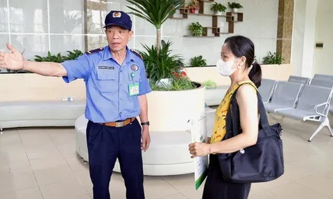 "Bác bảo vệ hot nhất MXH": 4 giờ làm việc, 8 giờ truyền hóa chất