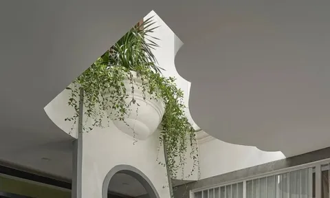 Thiết kế giếng trời ấn tượng như một dải lụa mềm