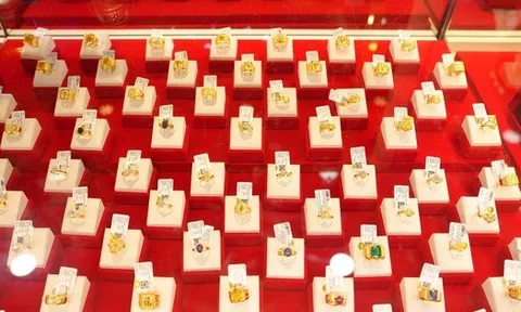 Tối mùng 1 Tết, giá vàng giảm rất mạnh