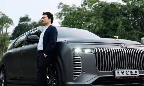 CEO GSM flex nhẹ Lạc Hồng 900 LX bản ghi xám cực lạ, 'vibe' chủ tịch ngập tràn: 'Tôi thay đổi để nhìn lực và trẻ trung hợp với độ tuổi 18+ của mình'