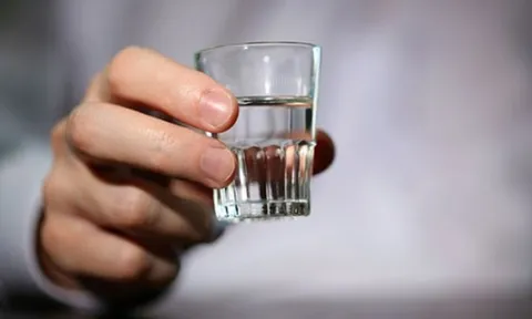 Sau chầu rượu ngày Tết, xuất hiện những dấu hiệu này: Đừng chần chừ, hãy đi viện ngay