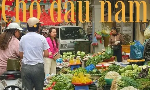 Đi chợ những ngày đầu tiên của năm: Không thiếu thứ gì, bún - phở - rau xanh đắt hàng