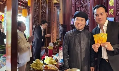 Nam NSƯT miền Nam ra tận biệt phủ một bầu show quyền lực miền Bắc chúc Tết