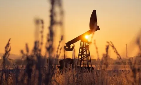 Không phải Mỹ hay châu Âu, một quốc gia vừa tung đòn trừng phạt mạnh nhất từ trước tới nay: 100 tàu Nga bị trừng phạt trong 1 ngày, hạ trần giá dầu xuống 44 USD/thùng