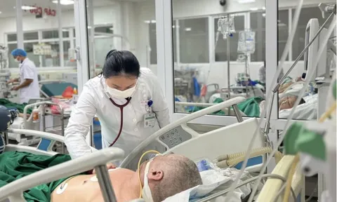 Không chỉ trơn trượt, nồm ẩm còn là “ổ bệnh” trong nhà kín