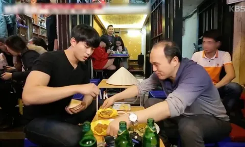 Một con phố Hà Nội phủ đầy ghế nhựa lên truyền hình Hàn Quốc, khiến sao Hàn thốt lên: "Thế này thì ai mà chẳng thích"