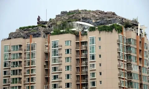 Đại gia ngành Y chi tiền khủng, âm thầm xây biệt thự đá trên nóc chung cư 26 tầng suốt nhiều năm: Cơ quan chức năng vào cuộc, buộc phá dỡ sau 15 ngày