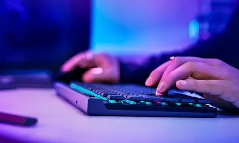 Chơi game suốt 4 ngày 3 đêm, nam sinh viên đột nhiên hét lên rồi bất tỉnh