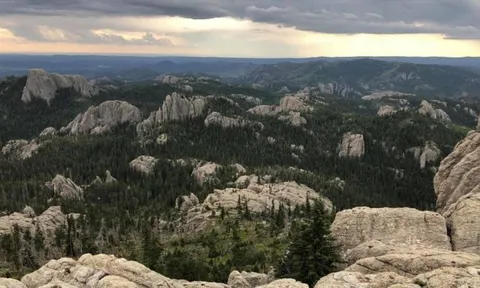 Phát hiện hầm trú ẩn “bất khả xâm phạm” của các tỷ phú giàu nhất thế giới