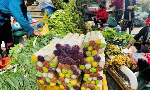 Đi du lịch Tây Bắc đầu năm, đừng quên ghé chợ phiên: Ôm "kho báu" nấm quý, mật rừng, rau sạch về xuôi với giá hợp lý cũng mua được!