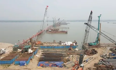 Đủ mặt bằng sạch, dự án cầu Hồng Hà vượt tiến độ