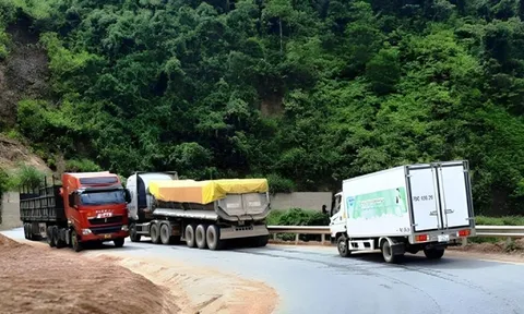 Thực hư cấm xe sơ mi rơ-moóc trên Quốc lộ 49