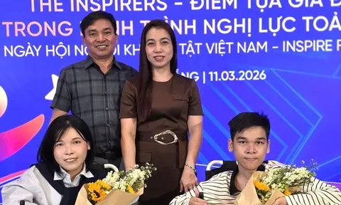 Cha mẹ làm “đôi chân” đưa hai con mắc bệnh hiếm chạm tới ước mơ