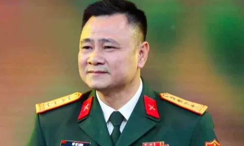 Nam nghệ sĩ từng làm thợ mộc, phụ hồ nay là Đại tá, Giám đốc