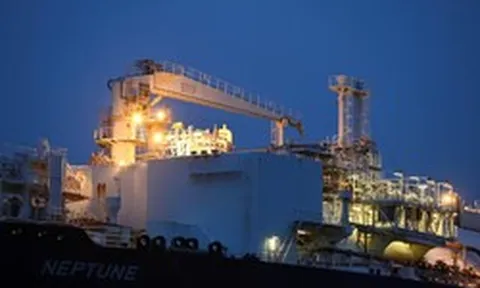 Ông trùm sản xuất dầu thô lớn nhất thế giới đón cú sốc, bị ‘hụt’ đi 2 triệu thùng dầu mỗi ngày