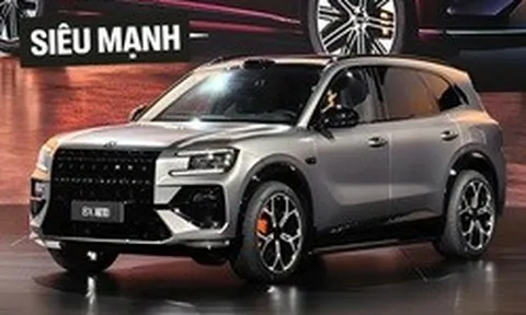 Zeekr 8X chốt giá quy đổi hơn 1,4 tỷ đồng ở sát Việt Nam: Cùng cỡ Explorer, máy hybrid cắm sạc, mạnh ngang siêu xe