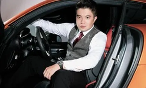 Khi con bị điều tra, bố mẹ của Mr Pips liền rút tiền mua vàng, USD cho vào vali mang đi gửi