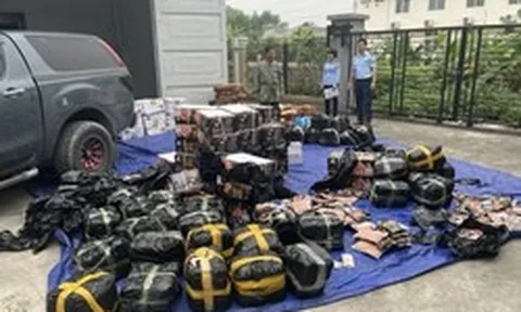 Kiểm tra 2 xe tải chở 2.340kg lạp xưởng, bánh bao, thanh cua, chả mực.... công an phát hiện chi tiết khiến nhiều người “ớn lạnh”