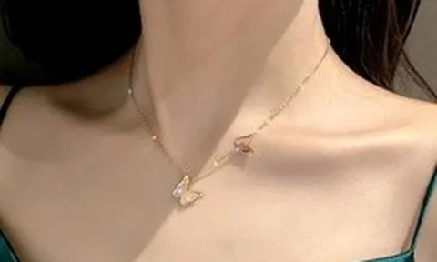 Khi phụ nữ đeo vòng cổ, vàng hay bạc tốt hơn?