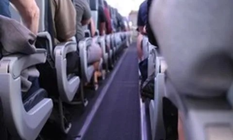 Tỉnh giấc giữa chuyến bay của hàng không Trung Quốc, người phụ nữ bất ngờ với những gì mình chứng kiến